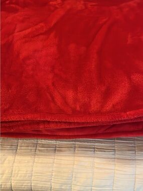 kate spade Plush Red Cozy Throw Blanket